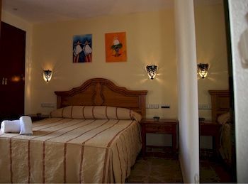Hotel Tematico Costa Del Sol 托雷莫利诺斯 外观 照片